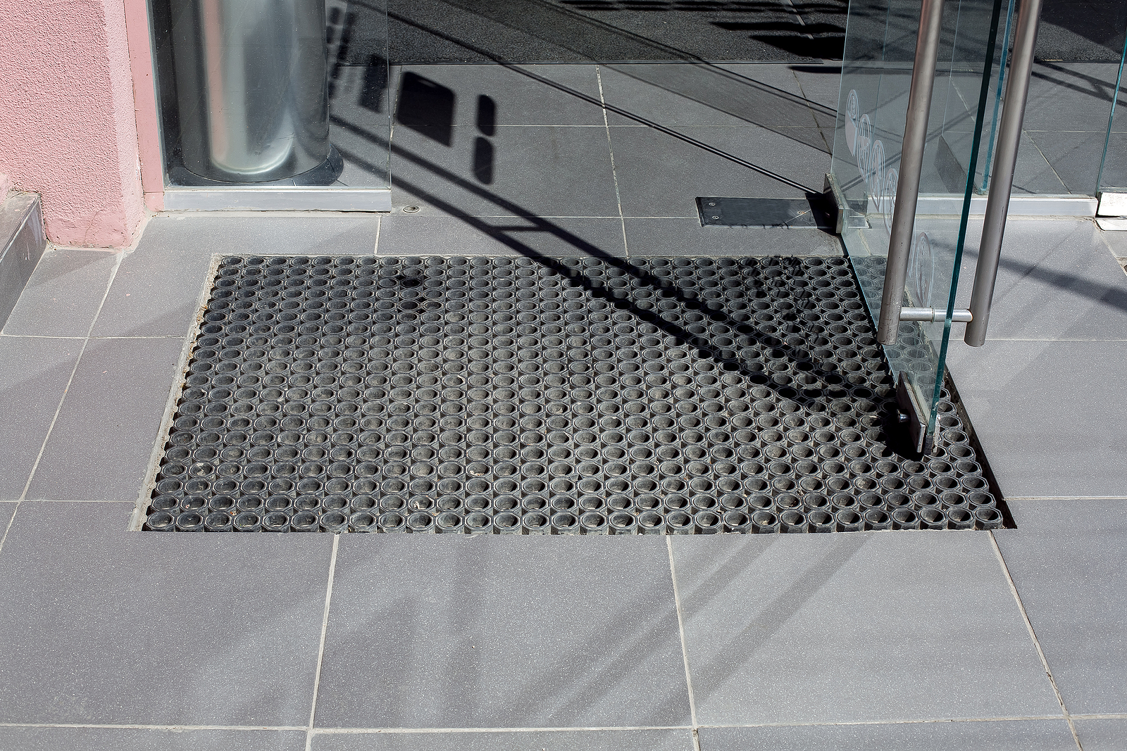Intrasystems entrance matting - Threshold-Made-Of-Gray-Ceramic-Tiles-At-Entrance